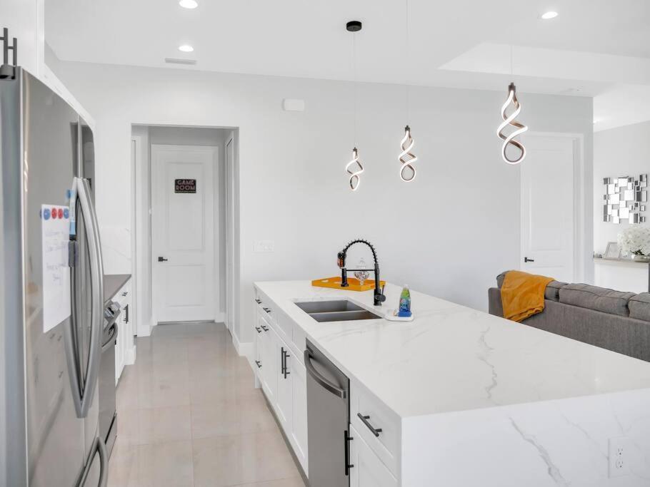 Casa Sevilla, Heated Pool, Sleeps 9, 4B3B Cape Coral Extérieur photo