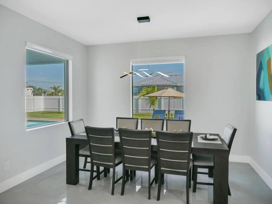 Casa Sevilla, Heated Pool, Sleeps 9, 4B3B Cape Coral Extérieur photo