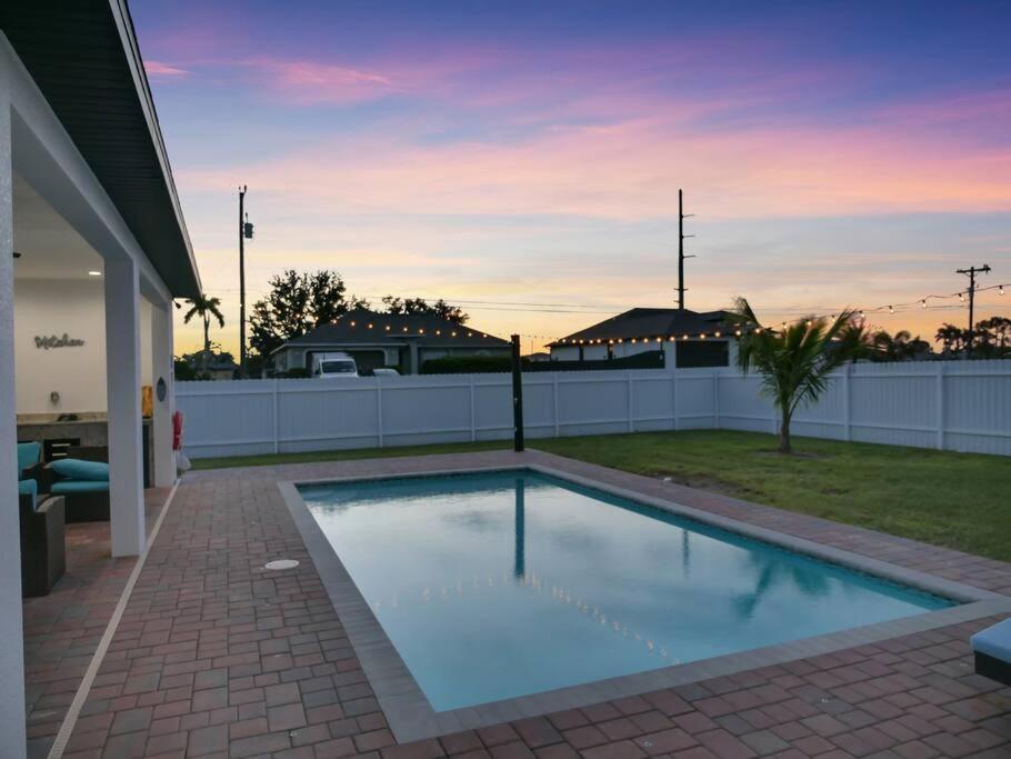 Casa Sevilla, Heated Pool, Sleeps 9, 4B3B Cape Coral Extérieur photo