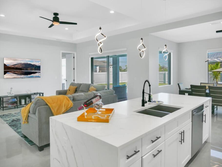 Casa Sevilla, Heated Pool, Sleeps 9, 4B3B Cape Coral Extérieur photo