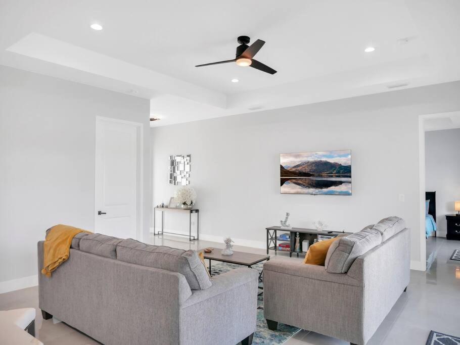 Casa Sevilla, Heated Pool, Sleeps 9, 4B3B Cape Coral Extérieur photo
