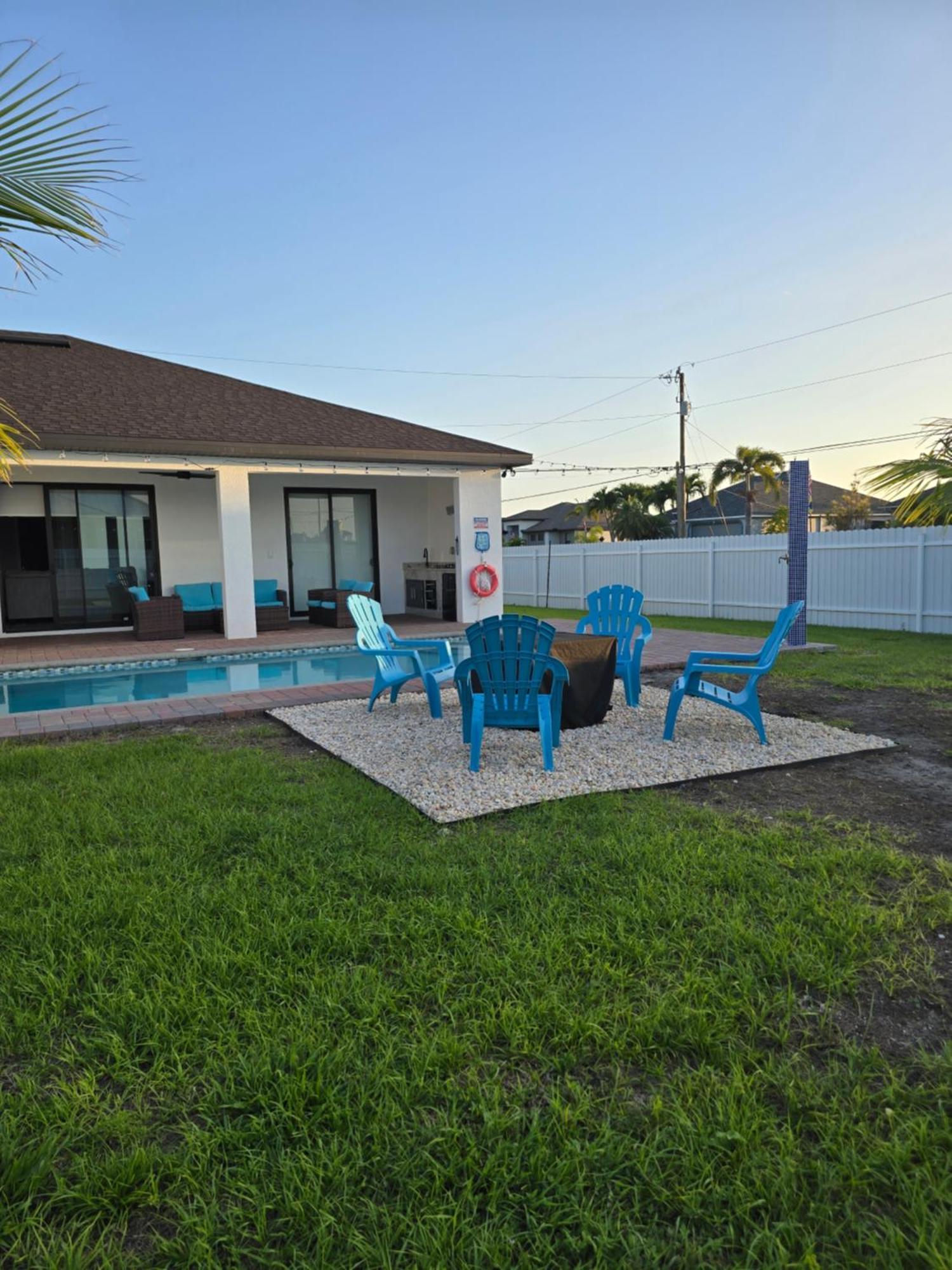 Casa Sevilla, Heated Pool, Sleeps 9, 4B3B Cape Coral Extérieur photo